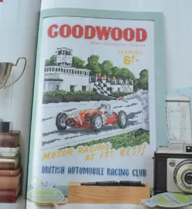 Gráfico de punto de cruz - nostálgico Goodwood Motor Racing Cartel Estilo Muestreador - Imagen 1 de 1
