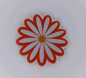 Daisy Flower Embroidered Iron On Patch - Picture 1 of 13