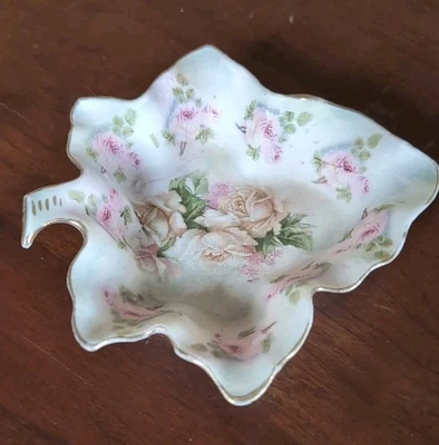Антикварный баварский фарфоровый поднос в форме листьев розового гобелена Royal Bayreuth  - Изображение 1 из 4