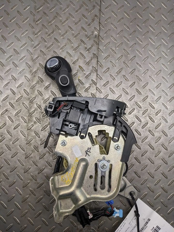 2005-2010 Honda Odyssey Automatic Transmission Gear Floor Shifter Lever A1154059 - Image 1 of 4