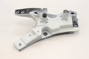 2018 - 2025 VOLVO XC60 FRONT RIGHT FENDER MOUNT BRACKET OEM 32288929 WHITE_614 - Picture 1 of 10