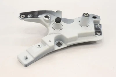 Soporte de montaje guardabarros delantero derecho Volvo XC60 2018-2025 OEM 32288929 BLANCO_614 Foto 1 de 4