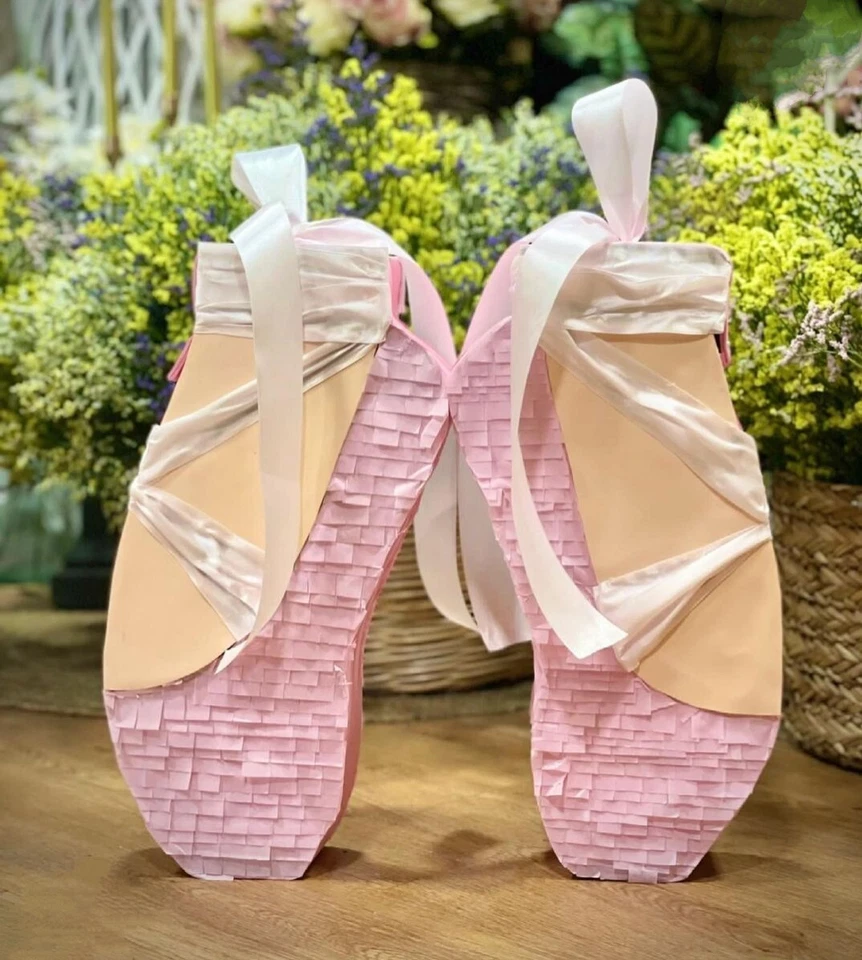 Piñata ballet slippers piñata   - Image 1 of 1