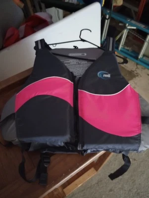 mti life jacket Large Pink - Image 1 of 2
