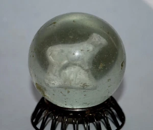 Canica de cristal grande antigua con vaca, algo jugada, 43mm - Imagen 1 de 3