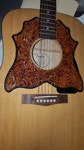 Golpeador de cuero guitarra acústica personalizada cuero mecanizado a mano riffs florales atados - Imagen 1 de 3