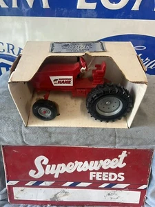 Ertl International Tractor Hardware Hank Limited 1 Of 5,000 Diecast 1:16 - Picture 1 of 3