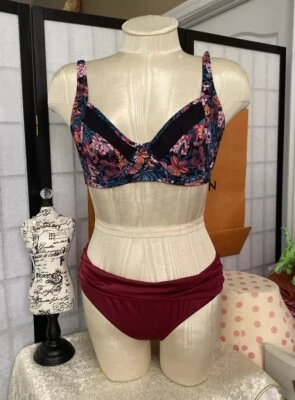Venus NWOT Women Bikini/Bathing Suit Underwire Top-36B Bottoms-2 Foto 1 de 4
