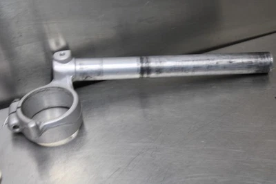 04-05 SUZUKI GSXR750 RIGHT CLIP ON HANDLEBAR 56111-29G00 Foto 1 de 4