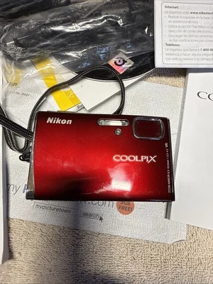 [Near MINT w/box] NIKON COOLPIX S52 9.0MP Red Compact Digital Camera - Image 1 of 4