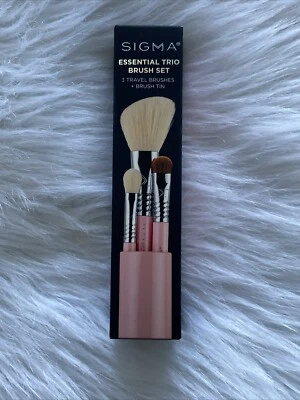 Sigma Beauty Essential Trio Brush Set - 3 Pink Brushes + Storage Tin - Imagem 1 de 4