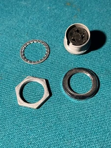 Microphone type receptacle, 3 pin female, panel mount - Picture 1 of 2