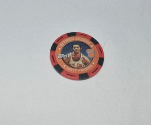 2005 TOPPS NBA COLLECTOR CHIPS - WALT FRAZIER RETIRED LEGEND RED & BLACK CHIP - Picture 1 of 5