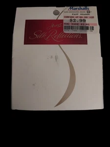 Women's Hanes Silk Reflections Opaque Tights Pearl Size C-D Medium - Picture 1 of 4
