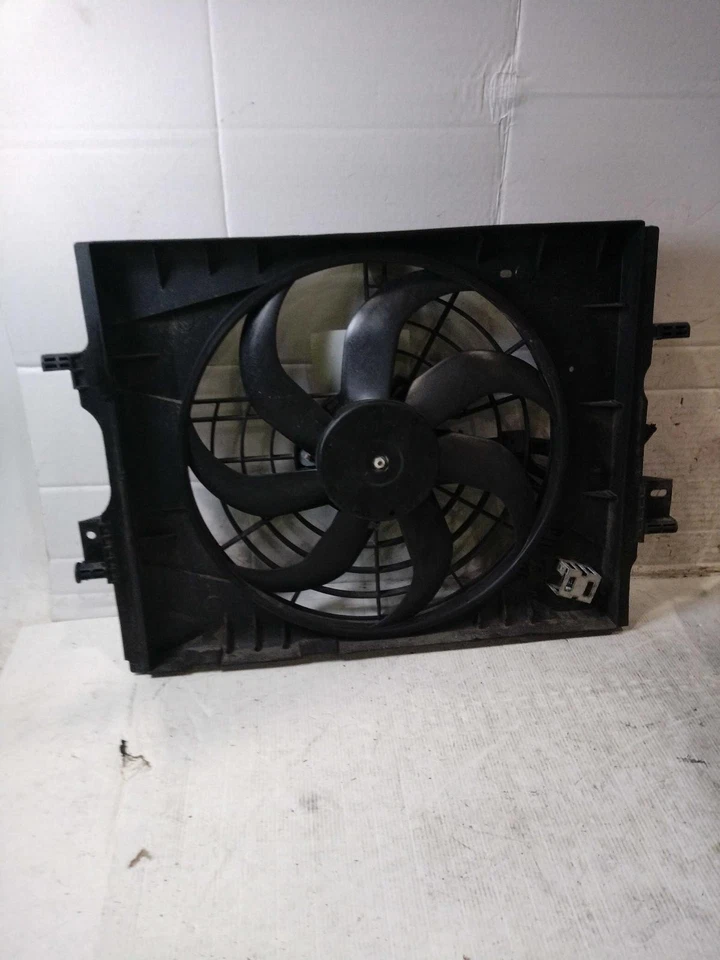 Ventilador de refrigeración del motor usado motor se adapta a: Nissan Kicks CVT 2018 grado B Foto 1 de 4
