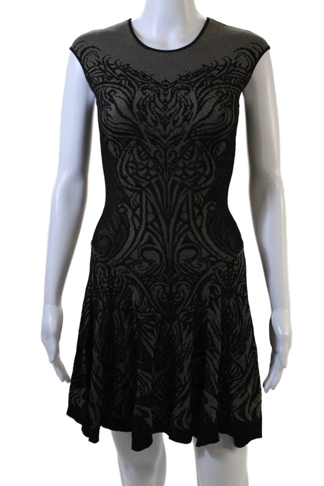 Vestido RVN Mujer Calce y Acampanado Negro Manga Corta Cremallera Geométrico Cuello Redondo Talla S Foto 1 de 4