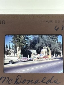 De colección 1968-1970 Carrera/Centenario Desfile Personas Automóvil Flotadores Etc 35 mm Diapositiva #3 - Imagen 1 de 1