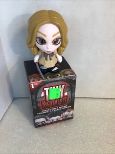 Minifigura Tiny Nightmares Terrif-Eyes 2025 Megan M3gan - Imagen 1 de 3