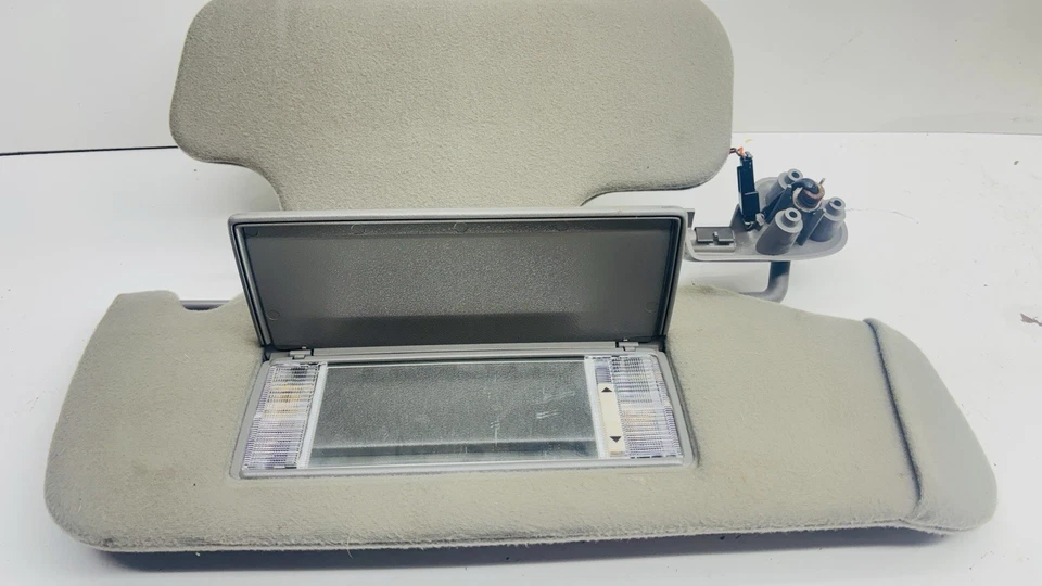 00-06 Chevy GMC Tahoe Suburban Yukon Parasol Lado derecho del pasajero OEM Beige Foto 1 de 4