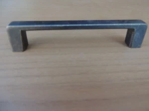 Armadio/Arredamento 25 cassetti estraibili in ottone brunito scuro nuovi. Ferramenta ~ 4" cen to cen - Foto 1 di 4