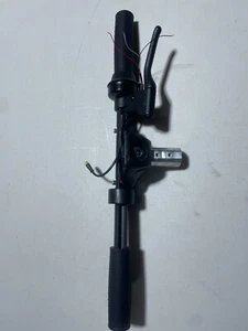 Assemblaggio manubrio per scooter elettrico - Foto 1 di 6