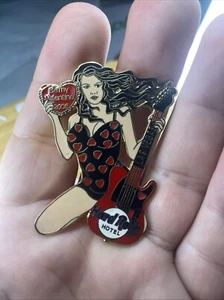 Hard Rock Cafe Pin Las Vegas Valentinstag Mädchen mit Herz und Gitarre - Bild 1 von 5