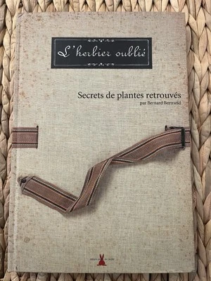 Livre l’herbier Oublié: Secrets de plantes retrouvés Bernard Plume de carotte - Photo 1/4