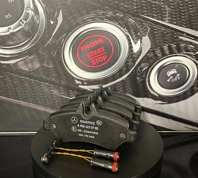 Genuine Mercedes-Benz 906 Sprinter Rear Brake pads & Sensor A9064200100 Z906R - Image 1 of 4