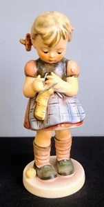 Goebel Hummel W Germany 6,5" Figur #255 A STITCH IN TIME Mädchen Stricken TMK 5 - Bild 1 von 3
