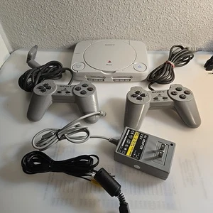 Playstation PS One PS1 Slim Konsole mit 2 Controllern/ Kabeln/getestet - Bild 1 von 5