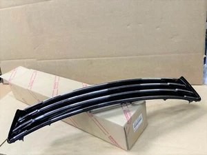 Genuine Lexus Es300 (02-03) Es330 ( 04-05) Front Grille 53101-33120-C0 Chrome Bl - Picture 1 of 2