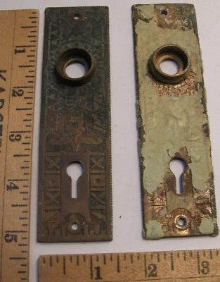 2 ANTIQUE EASTLAKE VICTORIAN CAST BRASS INTERIOR DOORKNOB BACK PLATE W/KEYHOLE - Image 1 of 4