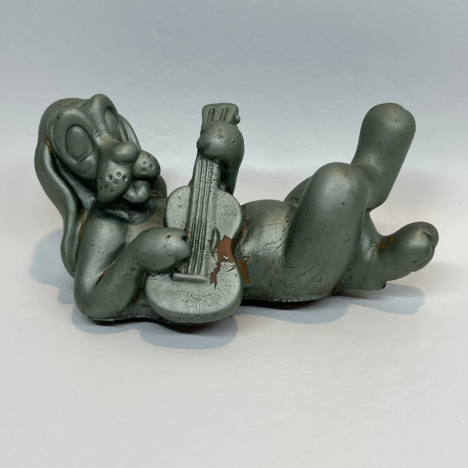 Antigo Dreamland Creation brinquedo de borracha aperto cachorro cão tocando guitarra funciona cinza - Imagem 1 de 4