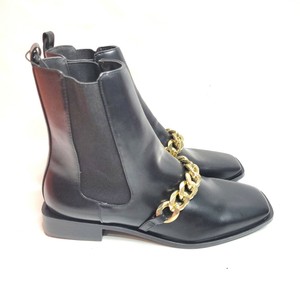 Sentirás amor a primera vista por los botines de cadena de Zara que ha  estrenado Violeta Mangriñán