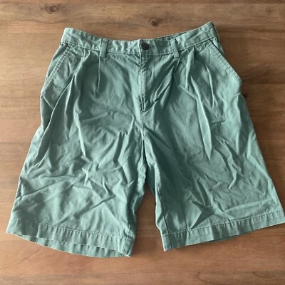 Bermudas de viaje informales plisadas verdes Lands End de sarga de algodón para hombre 30 Foto 1 de 4