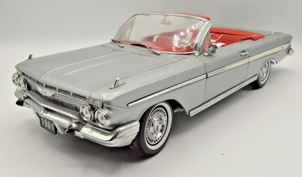 Sun Star 1961 Chevrolet Impala  1:18 Scale Diecast Convertible - Image 1 of 4