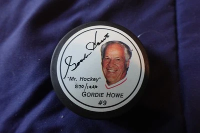 Gordie Howe Autographed "Mr Hockey" Puck Detroit Redwings Hockey  HOFer - Image 1 of 4