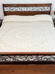 Colcha vintage Bates Queen Elizabeth beige/dorado matelassé king 112x93 flecos - Imagen 1 de 10