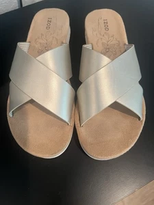 IZOD Gold Women's Alyssa Strap Slide Sandal, US Size 8.5 - Picture 1 of 4