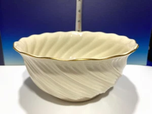 LENOX RICHMOND IVORY SWIRL BOWL 8.25''with Gold Trim - Picture 1 of 6