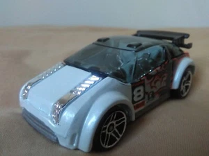Preciosa miniatura 1:64 Hot Wheels Robo Revenge. Super Gnat. - Imagen 1 de 10