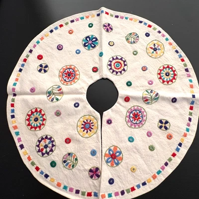 SERRV Falda Árbol Algodón Bordada a Mano Multicolor Medallón Comercio Justo ¡EXCELENTE ESTADO USADA! Foto 1 de 4