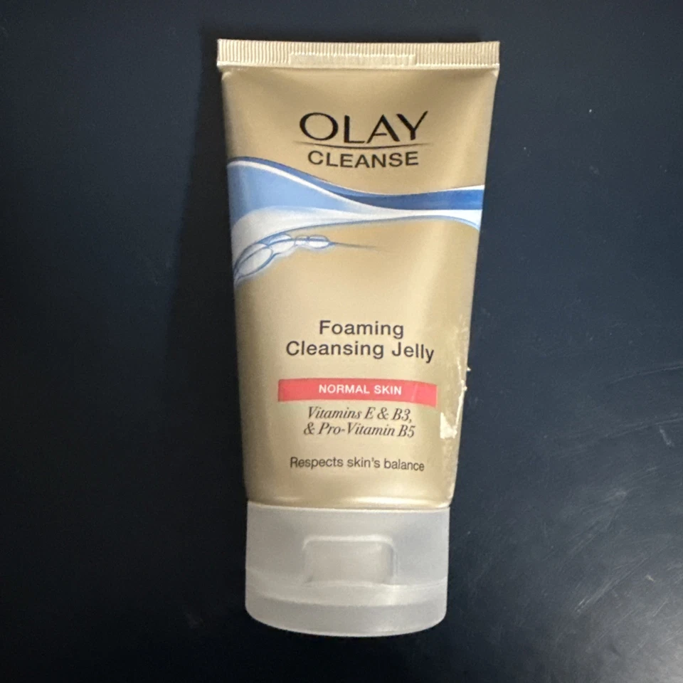 玉兰油清洁泡沫清洁果冻维生素E,B3,B5,150毫升,5.07盎司 — 第 1/1 张图片