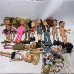 Bratz Bundle X 12 With Shoes 2001 - Picture 1 of 8