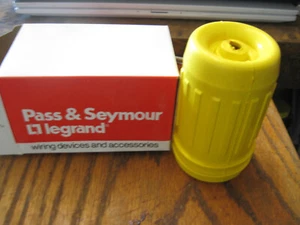 PASS & SEYMOUR PROTECTIVE BOOT CRL2030-RBP 20-30 amp locking plugs NIB yellow - Foto 1 di 5