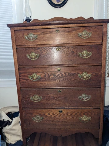 Antique Oak 5 drawer dresser, perfect for a brownstone Cover