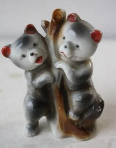 Estatuilla de oso de peluche trepando a un árbol de cerámica pintada a mano hecha en Japón de colección - - Imagen 1 de 1