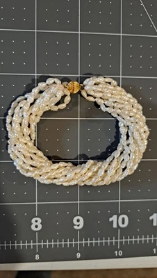 Pulsera de 10 hilos de perlas de arroz cierre de 14K 8 pulgadas o 7 pulgadas (si está retorcida). Foto 1 de 4
