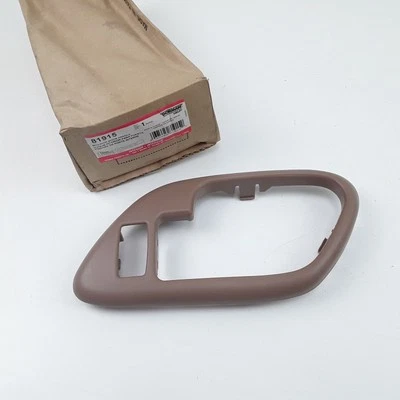 Front Right Interior Door Handle Bezel Fits Cadillac Chevrolet GMC (1995-2002) - Image 1 of 4