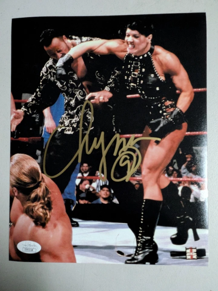 Foto firmada por CHYNA 8x10 WWF WWE Wrester Diva autógrafo fallecido 2016 certificado de autenticidad JSA Foto 1 de 1
